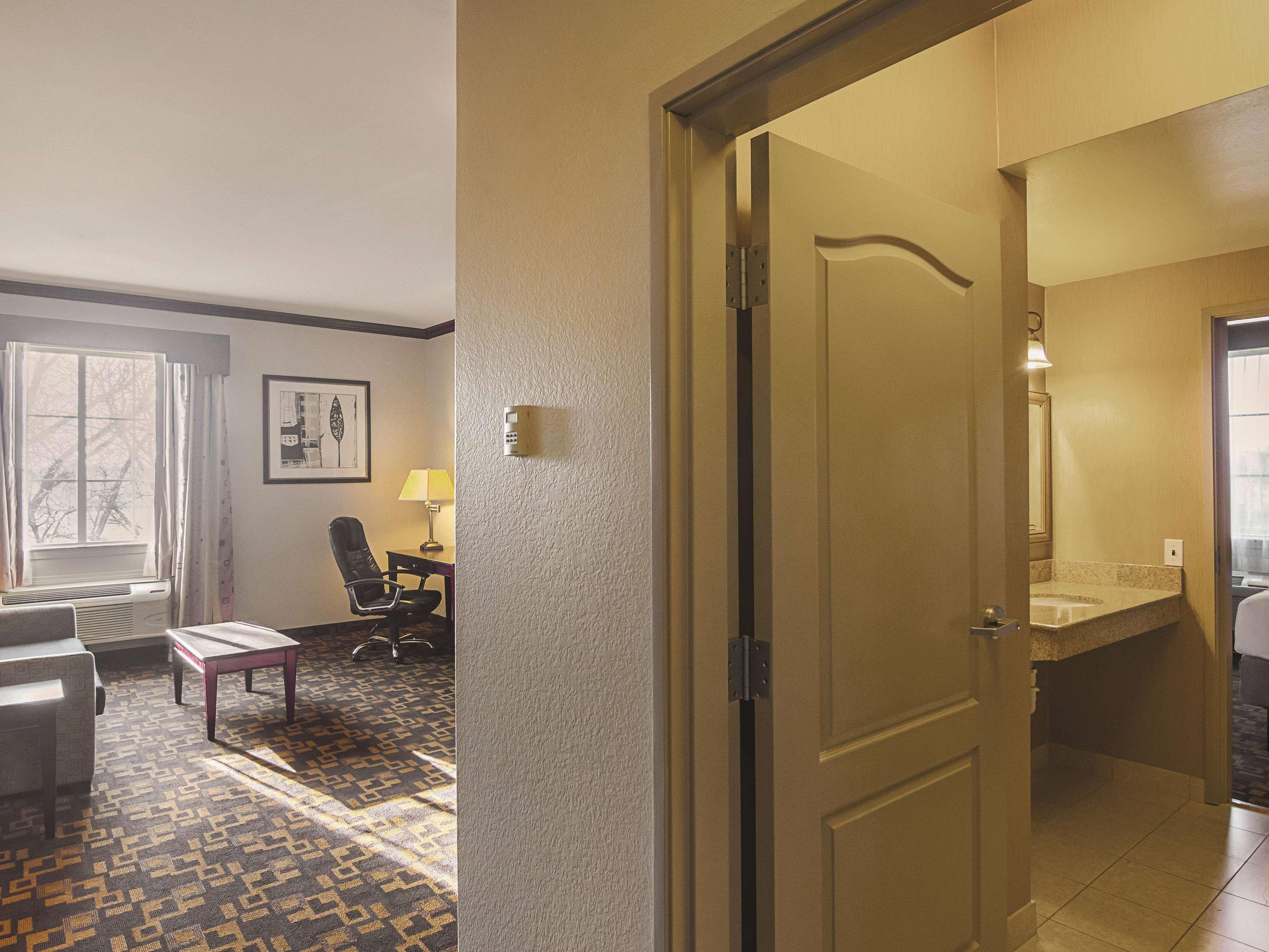 La Quinta By Wyndham Lindale Hotel Bagian luar foto