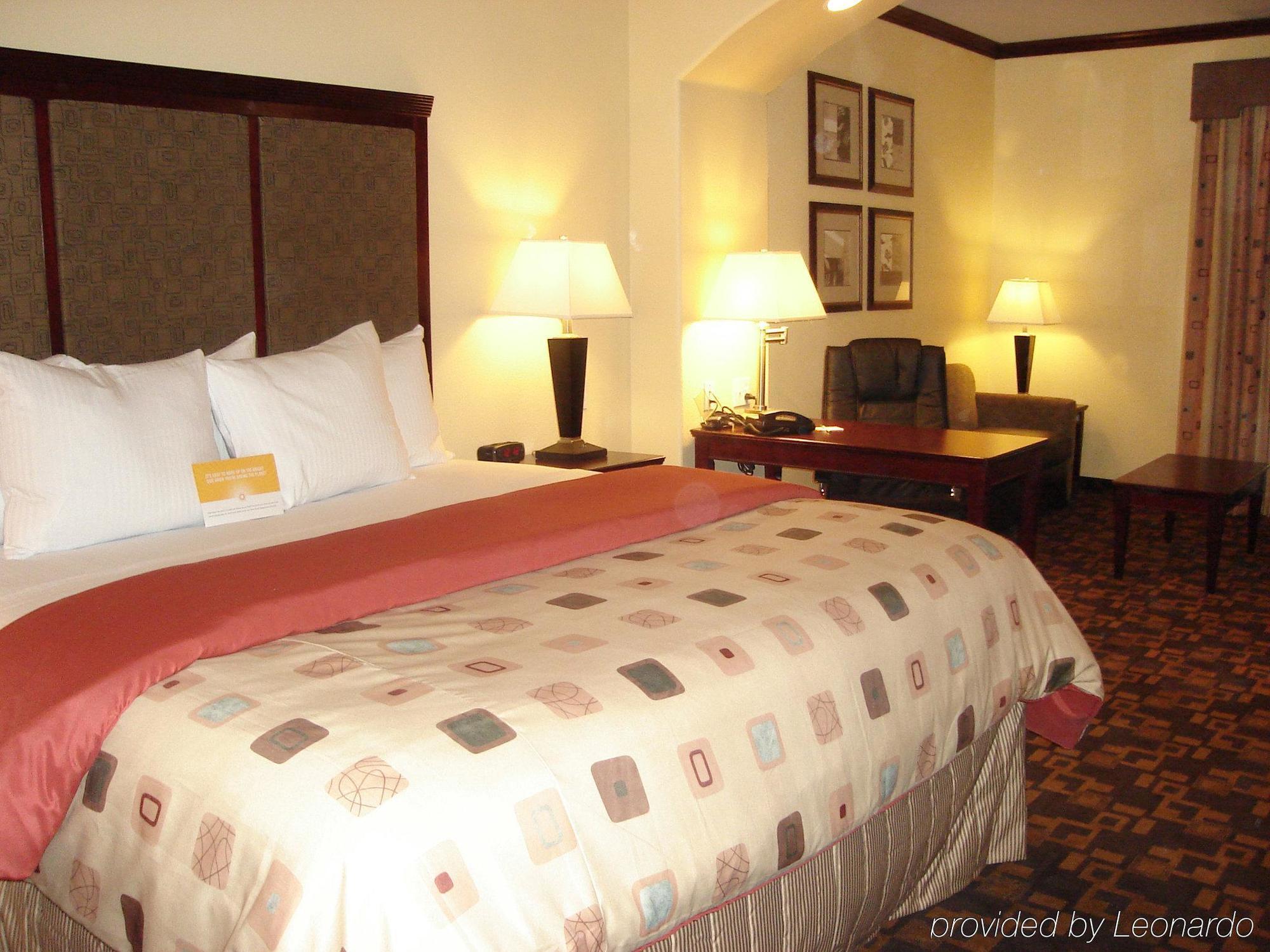 La Quinta By Wyndham Lindale Hotel Bagian luar foto